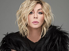 Украинскую певицу затравили за поздравление на русском