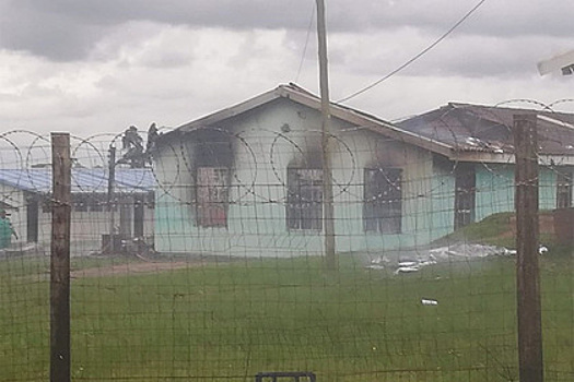 Ученики получили плохие оценки и сожгли школу