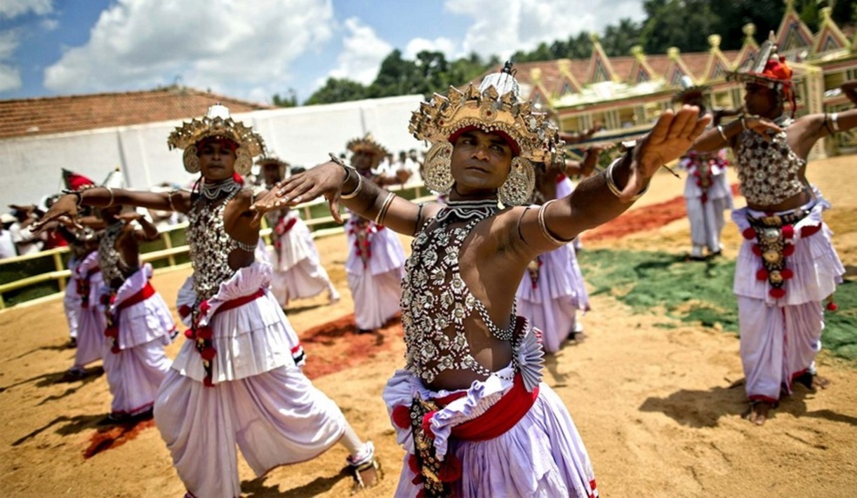 Численность шри ланки. Шри Ланка население. Сингалы Шри Ланка. Шри Ланка культура. Шри Ланка культура и традиции.