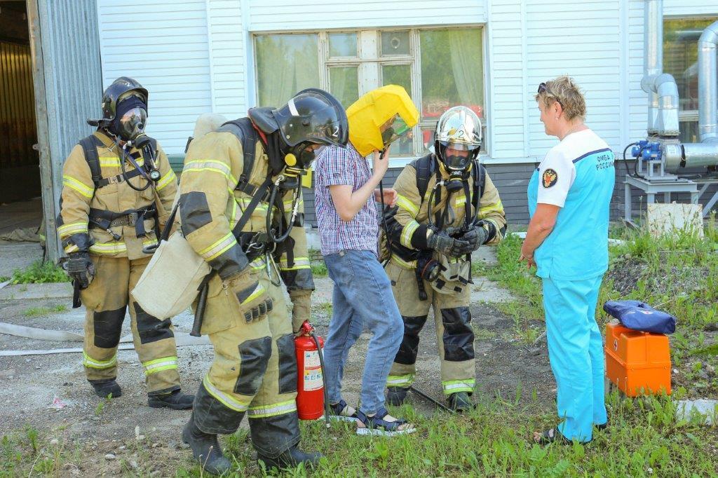 Эвакуировали и тушили: в ГРЦ Макеева провели пожарно-тактические учения