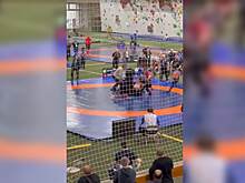 Массовая драка на бойцовском турнире в Москве попала на видео