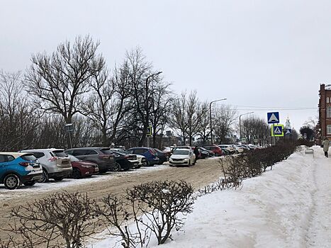 Парковка забита: на нового ректора КГУ собралось посмотреть пол-Костромы