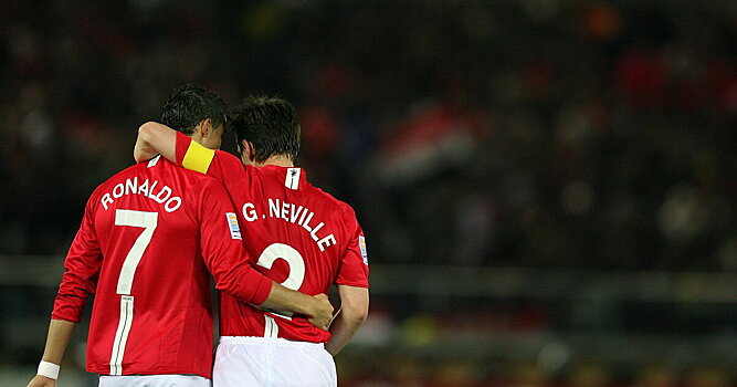 Роналду проигнорировал Невилла, приветствуя экспертов Sky Sports. Прежде он здоровался с Гари и избегал Каррагера