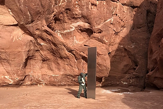Загадочный монумент нашли посреди пустыни