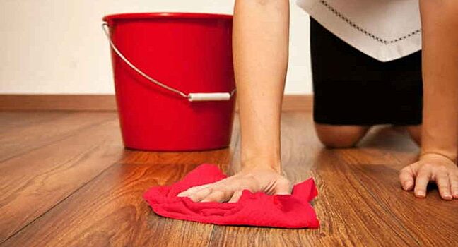 Почему некоторые люди моют пол красной тряпкой