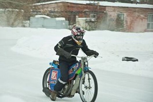 Псковский военкомат приглашает будущих призывников выучиться на водителя