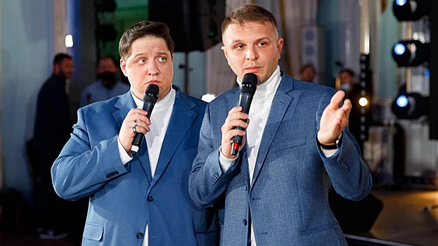 Коллега Романа Попова по дуэту «Сочи 20:14» Оганес Григорян высказался о его смерти: «Больно осознавать» — видео Super