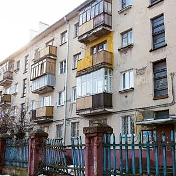 На северо-западе Москвы приступили к сносу очередного пятиэтажного дома, сообщил руководитель Департамента строительства столицы Андрей Бочкарев.