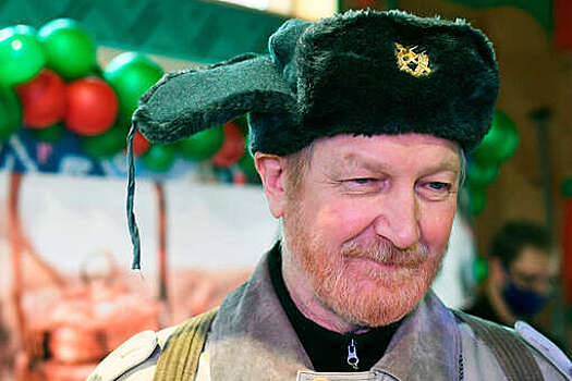 Актер Виктор Бычков признался, что хотел бы снять сериал про Кузьмича из фильма "Особенности национальной охоты"