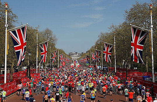 В Лондоне проходит знаменитый марафон - одно из самых престижных соревнований в мире
