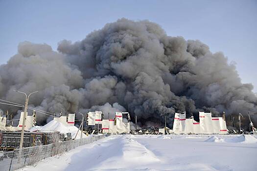 Сотни людей эвакуированы из-за пожара на складе Wildberries в Петербурге