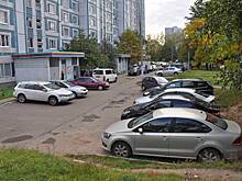 Автоэксперт предсказал последствия резкого сокращения парковочных мест во дворах