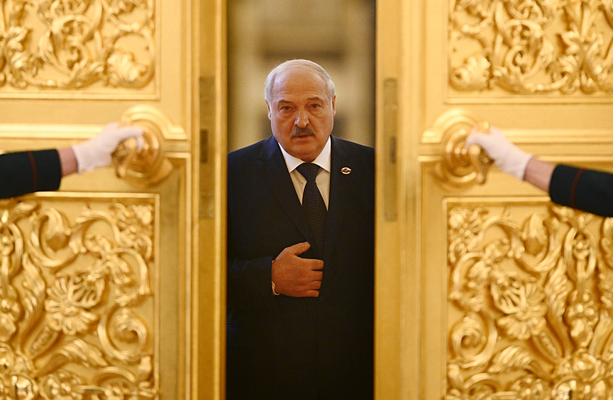 Президент Республики Беларусь Александр Лукашенко перед началом заседания Высшего государственного совета (ВГС) Союзного государства в Москве, апрель 2023 года
