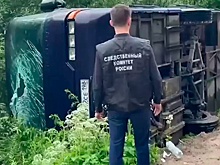 СК опубликовал видео опрокинутого туристического автобуса в Карелии