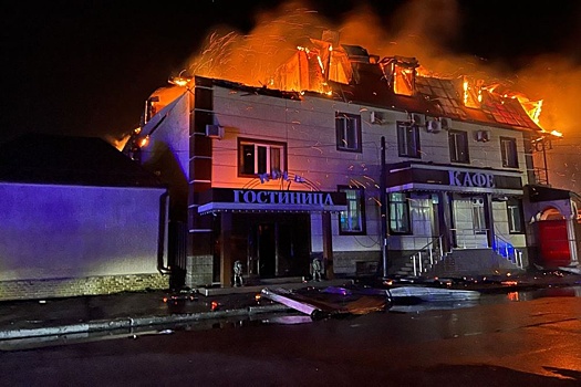 МЧС: В дагестанском Хасавюрте загорелась гостиница "Киев"