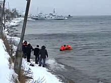 Сотрудники МЧС России спасли дайвера на озере Байкал