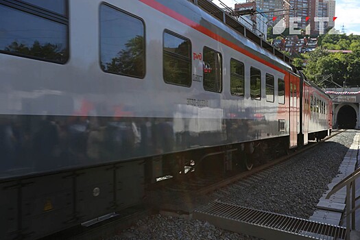 Администрация Владивостока пытается убедить &quot;РЖД&quot; отремонтировать аварийную лестницу к станции &quot;лёгкого метро&quot;