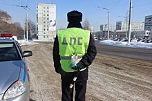 Сотрудники ГИБДД поздравили автолюбительниц с наступающим праздником