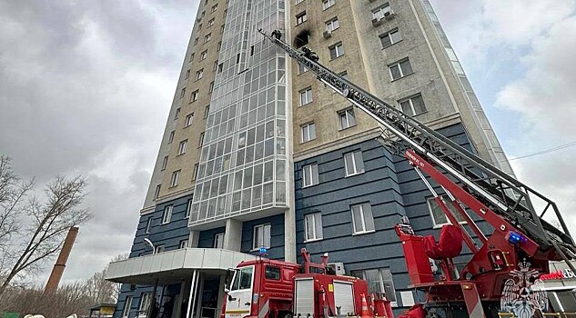 Пожар в новосибирской многоэтажке: спасено 7 человек