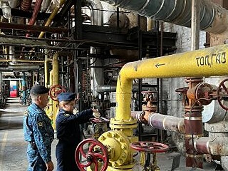 На территории нефтезавода в Башкирии приостановили работу опасного объекта