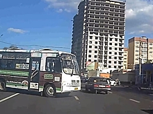 В Воронеже нарушивший ПДД пассажирский автобус попал на видео