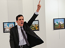 Главу жюри World Press Photo возмутила победа фото с убийцей российского посла