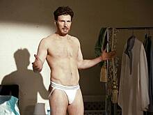 «Что-то с ним не так!» Звезда Marvel разделась до белья