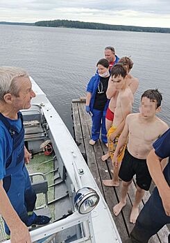 Лодка с детьми перевернулась на Воткинском пруду