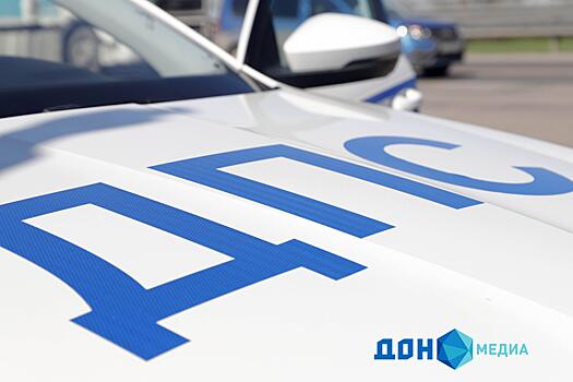 В Ростове автохам чуть не сбил на тротуаре женщину с ребенком