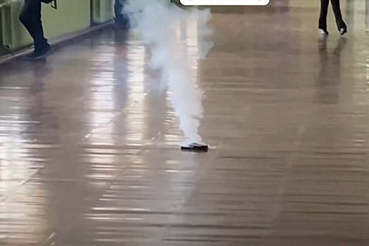 Во Владивостоке в руках у школьника взорвался телефон