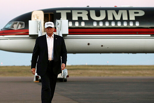 Белый дом: самолет Трампа пролетел низко над стадионом во время матча