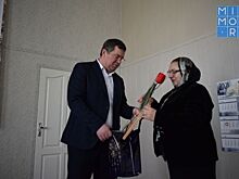 Глава Карабудахкентского района наградил работников культуры