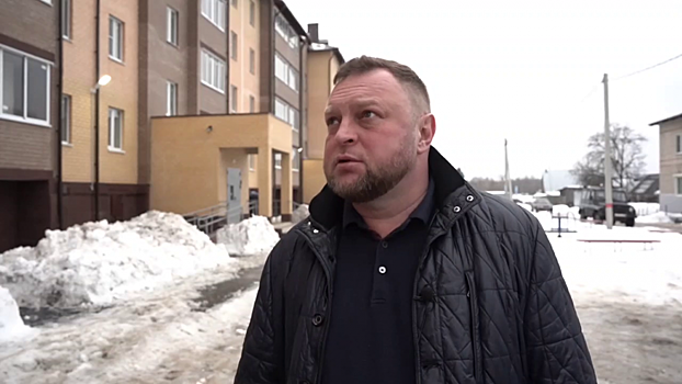 Мемориальная доска в честь Высоцкого появилась на доме № 6 на Матвеевской улице