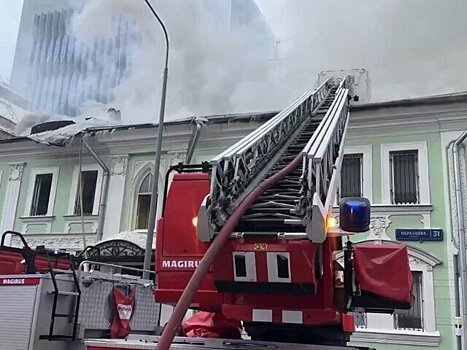 Подкровельная гардина обрушилась в здании на северо-востоке Москвы