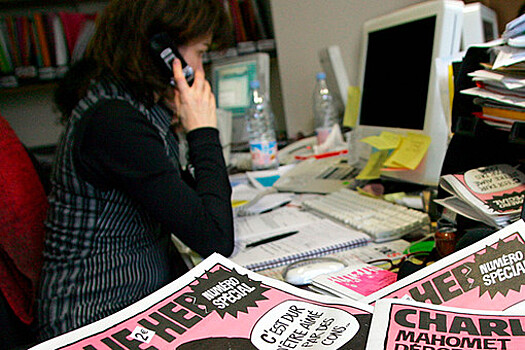 Charlie Hebdo подал в суд из-за поддельных обложек, высмеивающих Зеленского