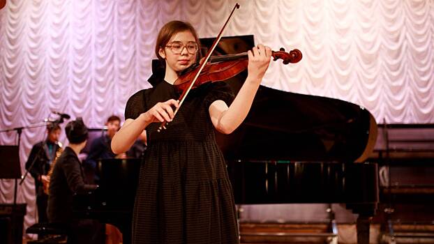 О юной скрипачке из Фрязино Анне Танковой рассказали в проекте «Открывая таланты»