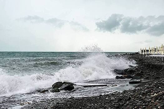 Россиян унесло в море на популярном курорте