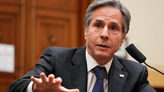 Блинкен попросил избегать в Госдепе «проблемных» слов «муж» и «жена»