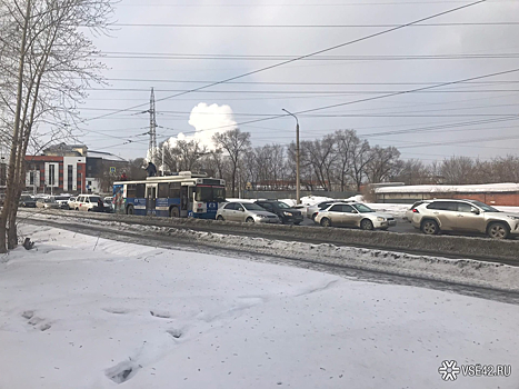 Троллейбус сломался в центре Кемерова