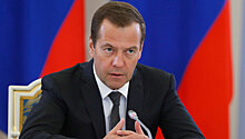 Медведев проголосовал в школе в Раменках