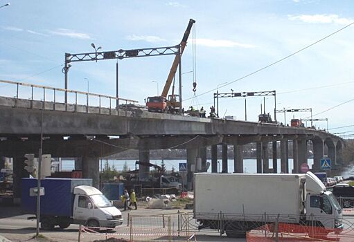 На съезде с моста у онкодиспансера вводят одностороннее движение