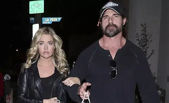 Аарон Файперс обвинил жену Дениз Ричардс в измене и потребовал алименты