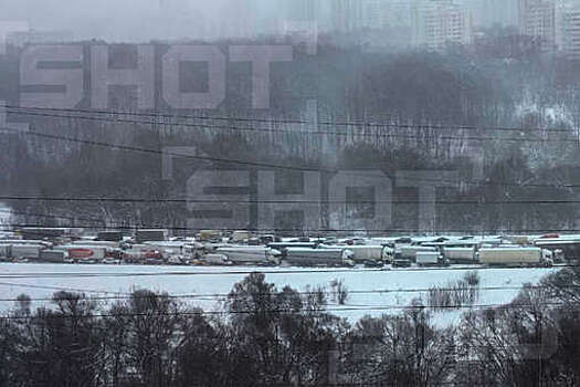 SHOT опубликовал видео многокилометровой пробки на МКАД