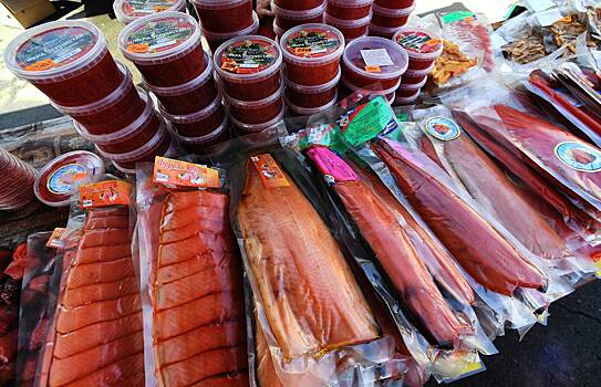 Ценам на дальневосточную рыбу и икру в России предсказали рост