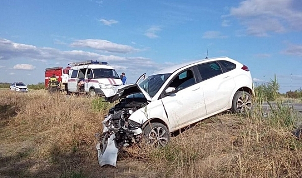 В Волгограде в ДТП с участием двух машин один человек погиб, двое пострадали