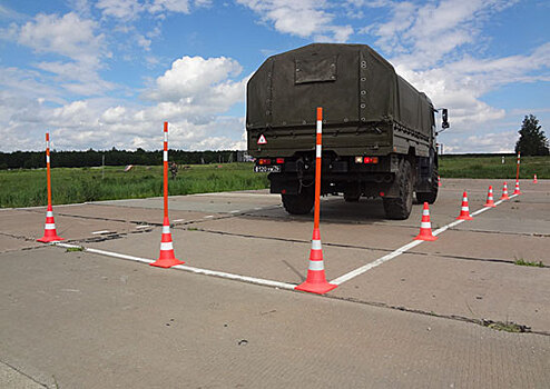 Военные водители совершенствуют технику вождения автомобилей на базе учебных подразделений ВВО в Хабаровском крае