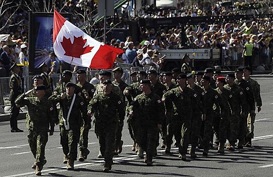 Канада приостановила миссию военных инструкторов на Украине