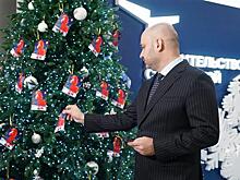 Ноутбук, смарт-часы, принтер: Вячеслав Федорищев снял детские открытки с "Елки желаний"