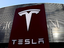 Tesla показала рекордную прибыль и выручку