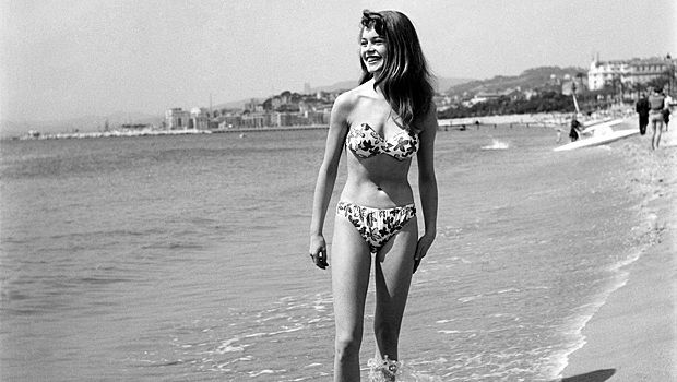 Как одевались на каннский пляж главные кинозвезды прошлого столетия: 15 лучших архивных снимков
